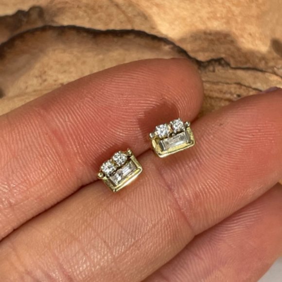 Super Cute and Unique Baguette and Round Diamond 14K Yellow...